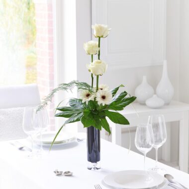 Elegante Rosa Blanca Y Aleman Jarron