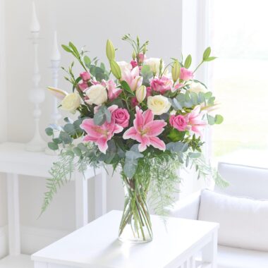 Rosa Sophistication Rose, Lily Y Lisianthus Jarron