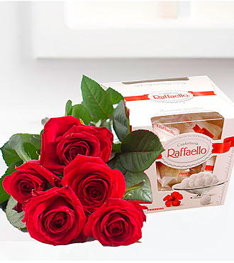 Bqt of 5 red roses & raff