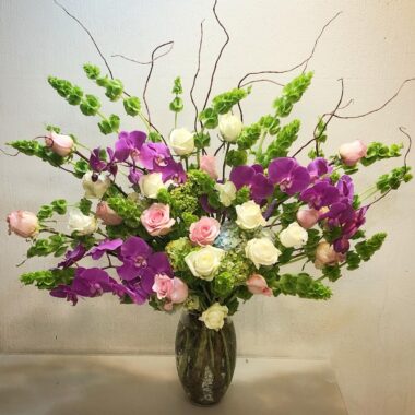 Arreglo Sofisticado Estilo con orquídeas, rosas y hortensias